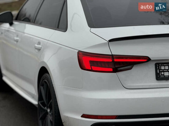 Белый Ауди А4, объемом двигателя 2 л и пробегом 156 тыс. км за 17900 $, фото 6 на Automoto.ua