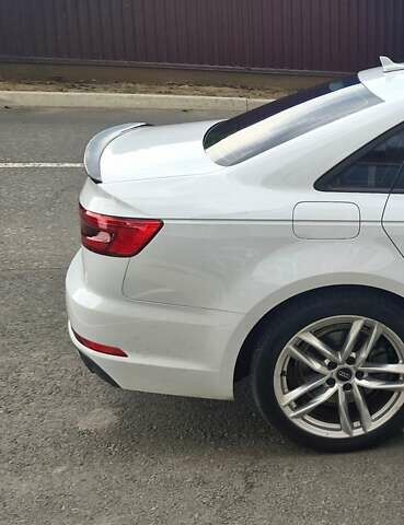 Белый Ауди А4, объемом двигателя 1.98 л и пробегом 150 тыс. км за 21999 $, фото 15 на Automoto.ua