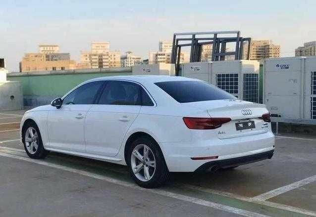 Білий Ауді А4, об'ємом двигуна 2 л та пробігом 150 тис. км за 14000 $, фото 4 на Automoto.ua