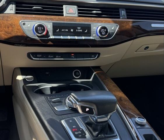 Білий Ауді А4, об'ємом двигуна 2 л та пробігом 98 тис. км за 19855 $, фото 16 на Automoto.ua