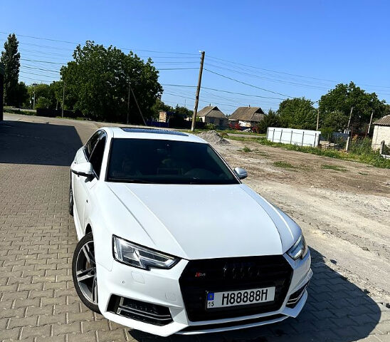 Белый Ауди А4, объемом двигателя 2 л и пробегом 216 тыс. км за 19999 $, фото 2 на Automoto.ua