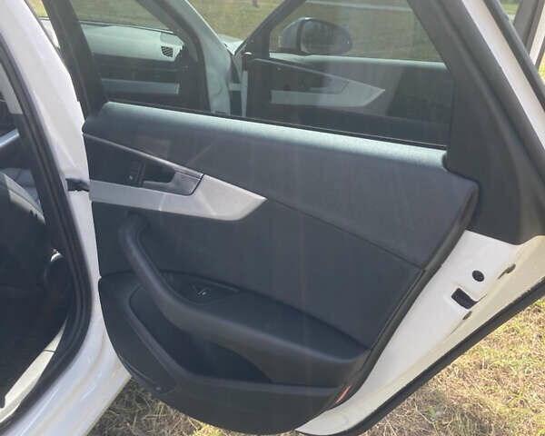 Белый Ауди А4, объемом двигателя 1.98 л и пробегом 116 тыс. км за 17500 $, фото 24 на Automoto.ua