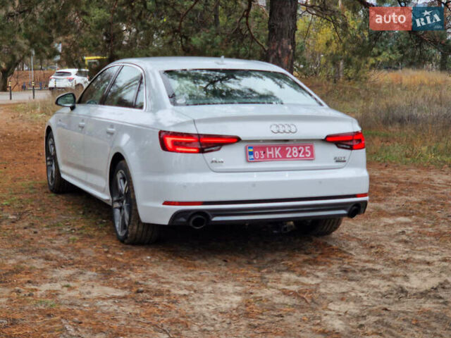 Белый Ауди А4, объемом двигателя 2 л и пробегом 169 тыс. км за 22500 $, фото 3 на Automoto.ua