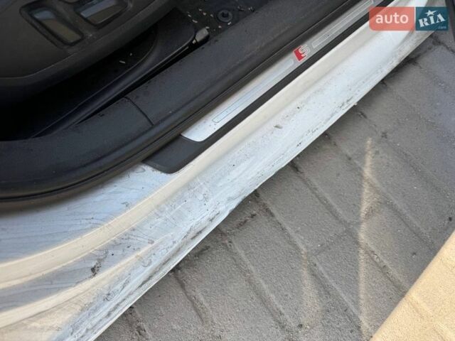 Белый Ауди А4, объемом двигателя 2 л и пробегом 149 тыс. км за 9400 $, фото 12 на Automoto.ua