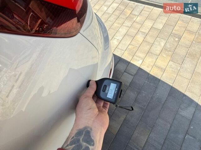 Белый Ауди А4, объемом двигателя 2 л и пробегом 120 тыс. км за 19500 $, фото 111 на Automoto.ua