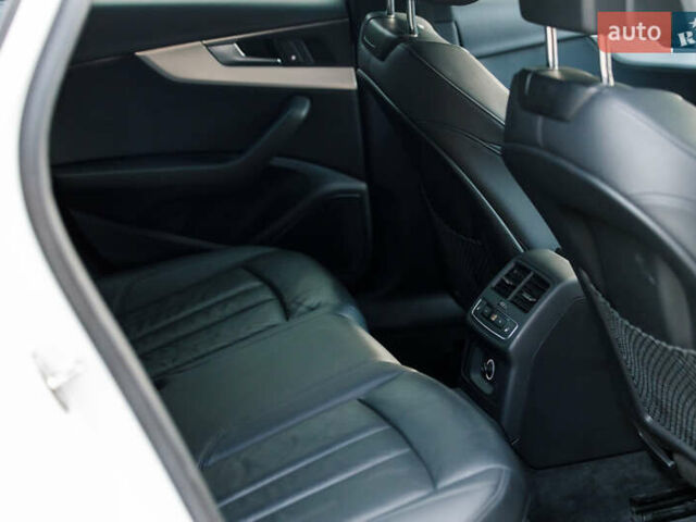 Білий Ауді А4, об'ємом двигуна 2 л та пробігом 145 тис. км за 18000 $, фото 16 на Automoto.ua