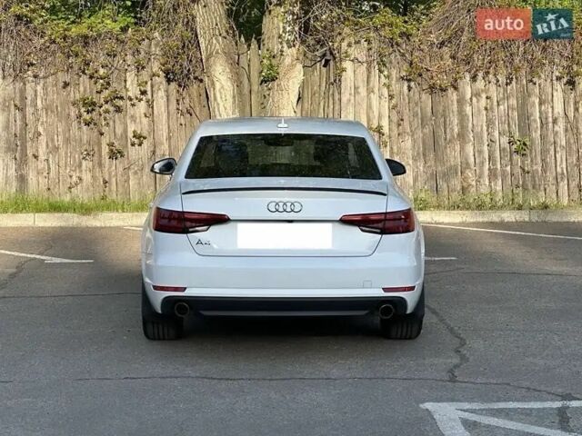 Білий Ауді А4, об'ємом двигуна 2 л та пробігом 142 тис. км за 17999 $, фото 5 на Automoto.ua