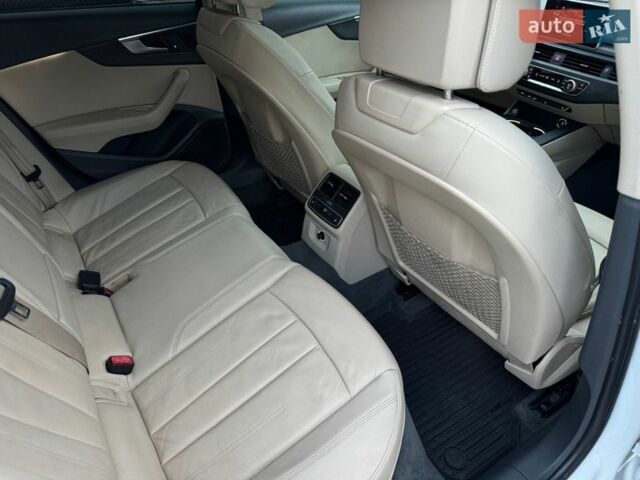 Білий Ауді А4, об'ємом двигуна 2 л та пробігом 311 тис. км за 13200 $, фото 24 на Automoto.ua