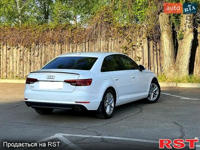 Білий Ауді А4, об'ємом двигуна 2 л та пробігом 14000 тис. км за 17999 $, фото 4 на Automoto.ua