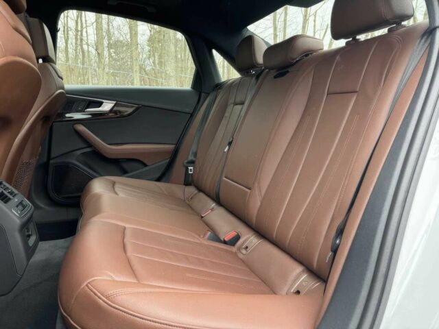 Білий Ауді А4, об'ємом двигуна 2 л та пробігом 30 тис. км за 12000 $, фото 12 на Automoto.ua