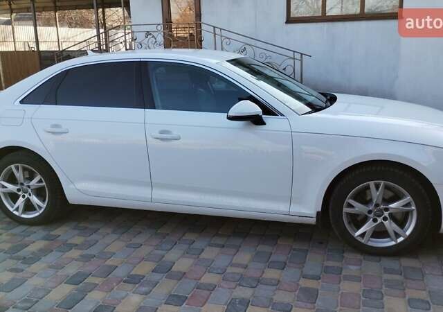 Белый Ауди А4, объемом двигателя 2 л и пробегом 168 тыс. км за 22000 $, фото 3 на Automoto.ua