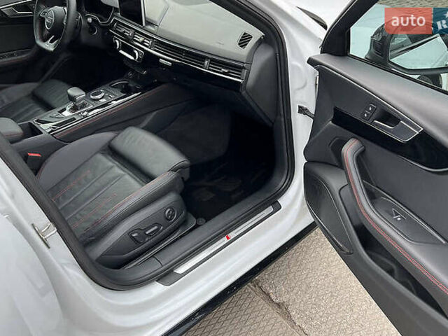 Білий Ауді А4, об'ємом двигуна 1.98 л та пробігом 75 тис. км за 17400 $, фото 5 на Automoto.ua