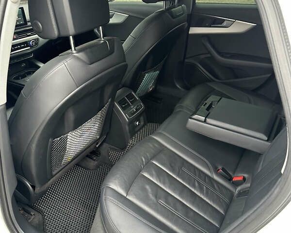 Білий Ауді А4, об'ємом двигуна 2 л та пробігом 98 тис. км за 25000 $, фото 13 на Automoto.ua