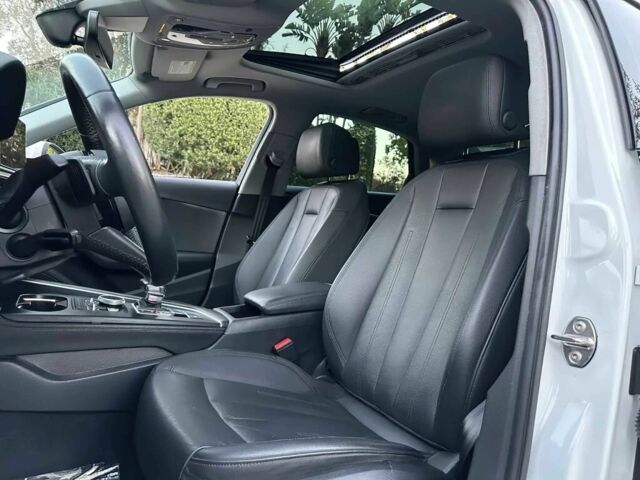 Белый Ауди А4, объемом двигателя 2 л и пробегом 55 тыс. км за 6725 $, фото 7 на Automoto.ua