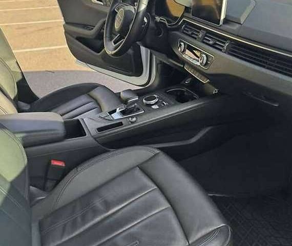 Білий Ауді А4, об'ємом двигуна 2 л та пробігом 100 тис. км за 18000 $, фото 10 на Automoto.ua