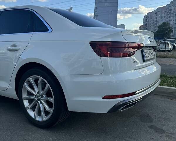 Білий Ауді А4, об'ємом двигуна 2 л та пробігом 75 тис. км за 22000 $, фото 4 на Automoto.ua