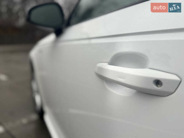 Білий Ауді А4, об'ємом двигуна 1.98 л та пробігом 97 тис. км за 19700 $, фото 9 на Automoto.ua