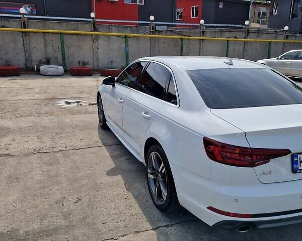 Белый Ауди А4, объемом двигателя 1.98 л и пробегом 114 тыс. км за 23000 $, фото 4 на Automoto.ua