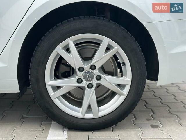Білий Ауді А4, об'ємом двигуна 2 л та пробігом 45 тис. км за 25499 $, фото 3 на Automoto.ua