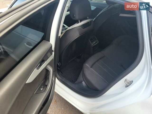 Белый Ауди А4, объемом двигателя 2 л и пробегом 209 тыс. км за 20800 $, фото 11 на Automoto.ua