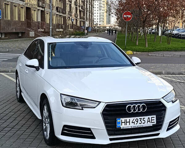 Белый Ауди А4, объемом двигателя 1.98 л и пробегом 132 тыс. км за 17000 $, фото 1 на Automoto.ua