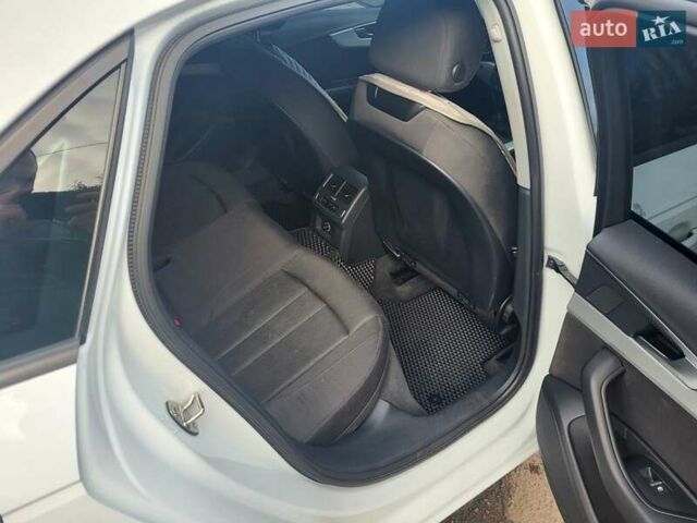 Белый Ауди А4, объемом двигателя 2 л и пробегом 209 тыс. км за 20800 $, фото 9 на Automoto.ua