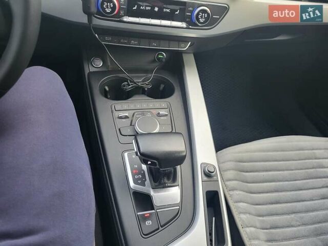 Белый Ауди А4, объемом двигателя 2 л и пробегом 209 тыс. км за 20800 $, фото 7 на Automoto.ua