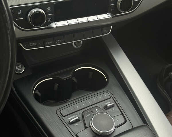 Белый Ауди А4, объемом двигателя 2 л и пробегом 137 тыс. км за 17800 $, фото 6 на Automoto.ua