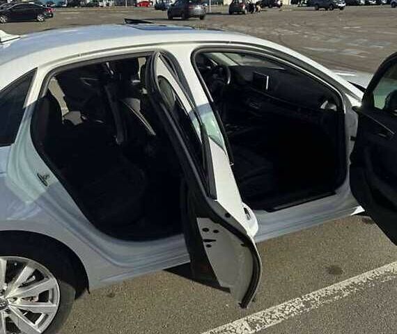 Білий Ауді А4, об'ємом двигуна 2 л та пробігом 100 тис. км за 18000 $, фото 15 на Automoto.ua