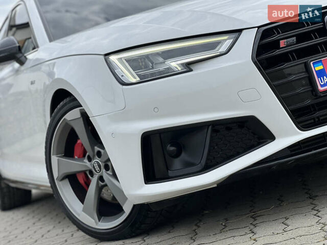 Белый Ауди А4, объемом двигателя 3 л и пробегом 113 тыс. км за 26900 $, фото 2 на Automoto.ua