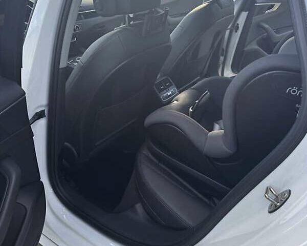 Білий Ауді А4, об'ємом двигуна 1.98 л та пробігом 88 тис. км за 22600 $, фото 5 на Automoto.ua