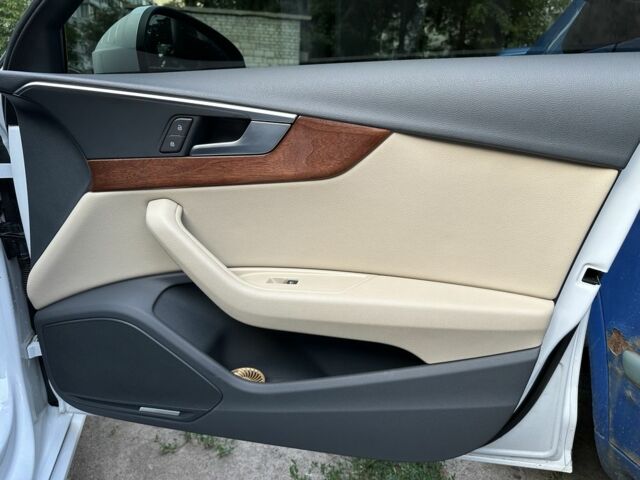 Ауди А4 2018 в Николаеве на Automoto.ua Белый Ауди А4, объемом двигателя 0 л и пробегом 75 тыс. км за 19300 $, фото 12 на Automoto.ua