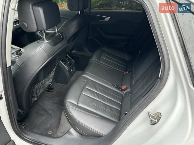 Білий Ауді А4, об'ємом двигуна 2 л та пробігом 272 тис. км за 14500 $, фото 17 на Automoto.ua