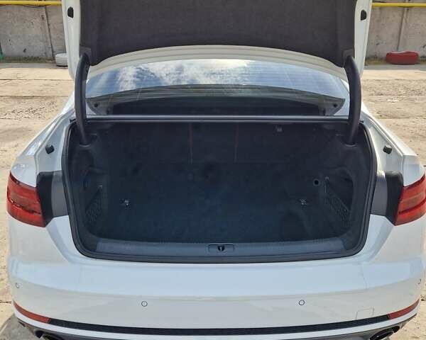 Белый Ауди А4, объемом двигателя 1.98 л и пробегом 114 тыс. км за 23000 $, фото 10 на Automoto.ua