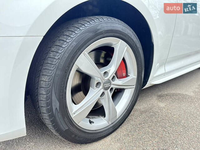 Білий Ауді А4, об'ємом двигуна 1.98 л та пробігом 97 тис. км за 19999 $, фото 7 на Automoto.ua