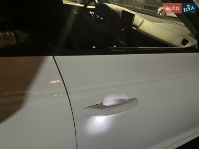 Білий Ауді А4, об'ємом двигуна 1.98 л та пробігом 150 тис. км за 21500 $, фото 34 на Automoto.ua