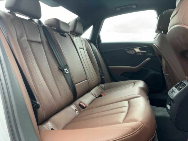 Білий Ауді А4, об'ємом двигуна 2 л та пробігом 30 тис. км за 12000 $, фото 13 на Automoto.ua