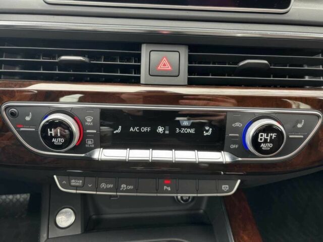 Білий Ауді А4, об'ємом двигуна 2 л та пробігом 30 тис. км за 12000 $, фото 10 на Automoto.ua