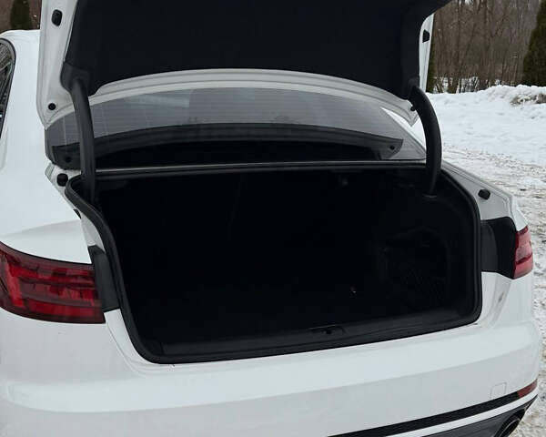 Белый Ауди А4, объемом двигателя 1.98 л и пробегом 186 тыс. км за 17250 $, фото 10 на Automoto.ua