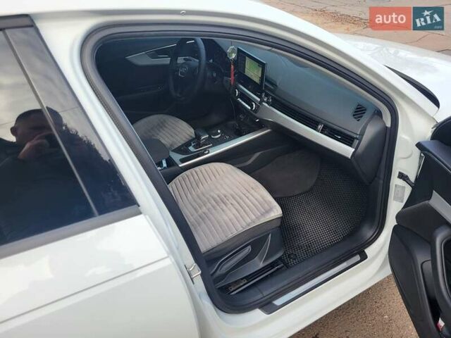 Белый Ауди А4, объемом двигателя 2 л и пробегом 209 тыс. км за 20800 $, фото 3 на Automoto.ua
