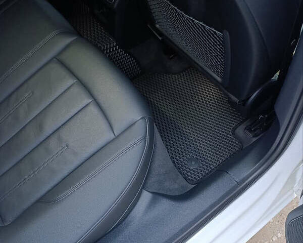 Білий Ауді А4, об'ємом двигуна 1.98 л та пробігом 36 тис. км за 30000 $, фото 13 на Automoto.ua