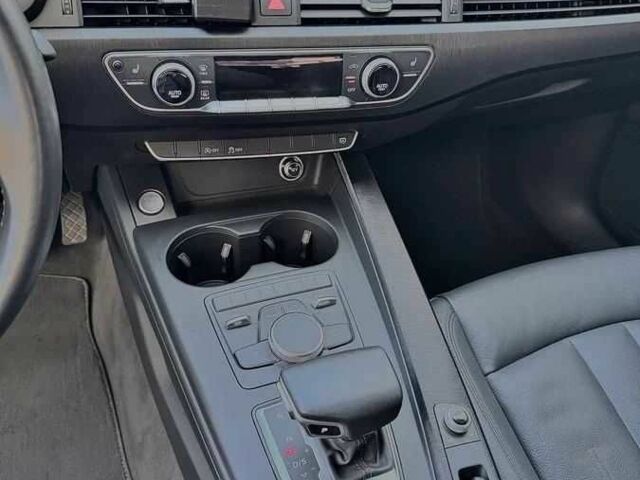 Білий Ауді А4, об'ємом двигуна 2 л та пробігом 90 тис. км за 16000 $, фото 8 на Automoto.ua