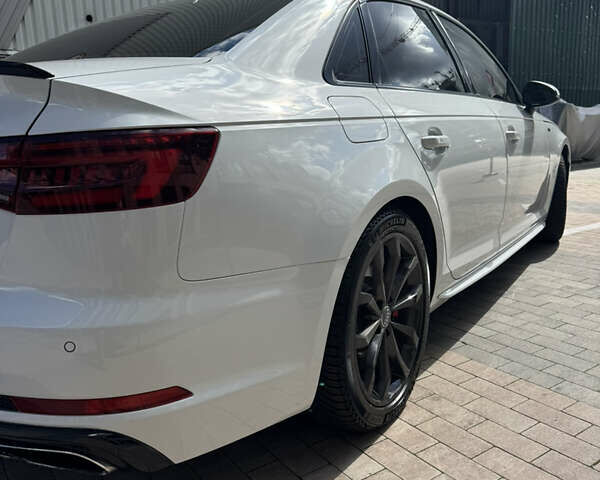 Белый Ауди А4, объемом двигателя 1.98 л и пробегом 111 тыс. км за 28500 $, фото 2 на Automoto.ua