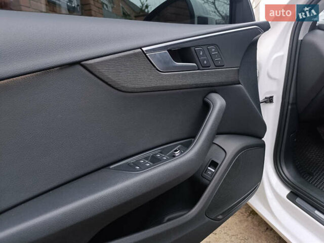 Білий Ауді А4, об'ємом двигуна 1.98 л та пробігом 36 тис. км за 30000 $, фото 8 на Automoto.ua