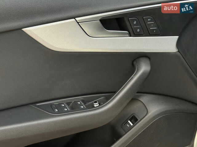 Білий Ауді А4, об'ємом двигуна 2 л та пробігом 133 тис. км за 19450 $, фото 40 на Automoto.ua