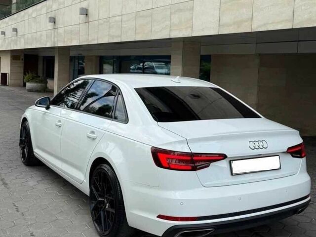 Білий Ауді А4, об'ємом двигуна 2 л та пробігом 90 тис. км за 16000 $, фото 3 на Automoto.ua