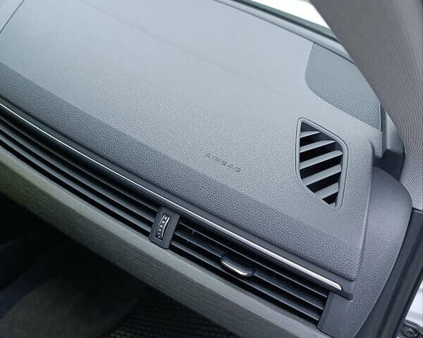 Білий Ауді А4, об'ємом двигуна 1.98 л та пробігом 36 тис. км за 30000 $, фото 11 на Automoto.ua