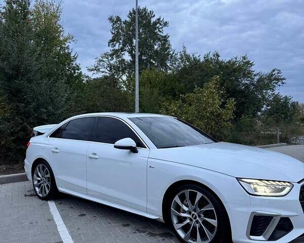 Белый Ауди А4, объемом двигателя 1.98 л и пробегом 43 тыс. км за 33300 $, фото 2 на Automoto.ua
