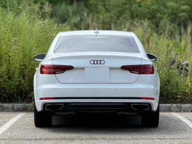 Белый Ауди А4, объемом двигателя 2 л и пробегом 32 тыс. км за 17000 $, фото 6 на Automoto.ua