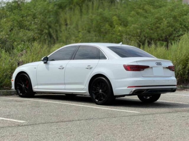 Белый Ауди А4, объемом двигателя 2 л и пробегом 32 тыс. км за 17000 $, фото 5 на Automoto.ua